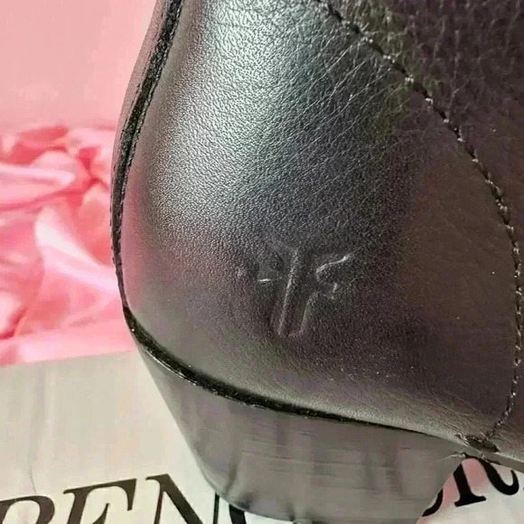 Frye Courtney Lace-Up Boots- size 7 - Picture 11 of 12